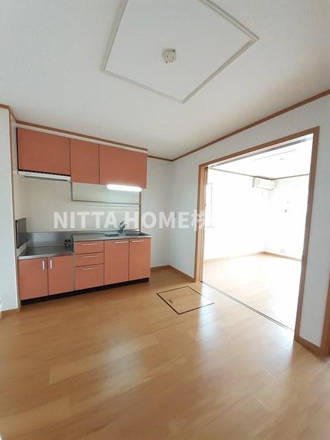 居室・リビング　リビングダイニングに独立した洋室が２室あります♪