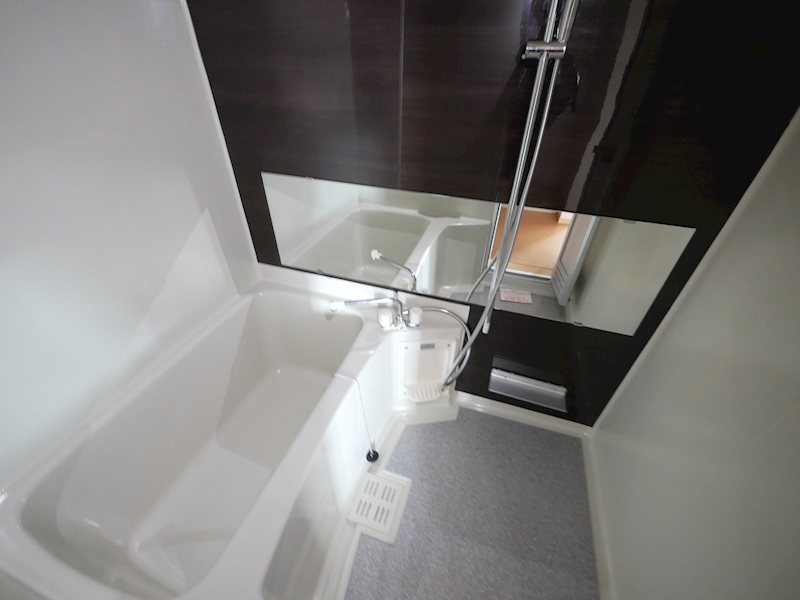 バス・シャワールーム　シャワー