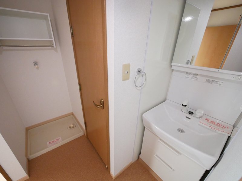 洗面設備　シャンプードレッサー、室内洗濯機置き場
