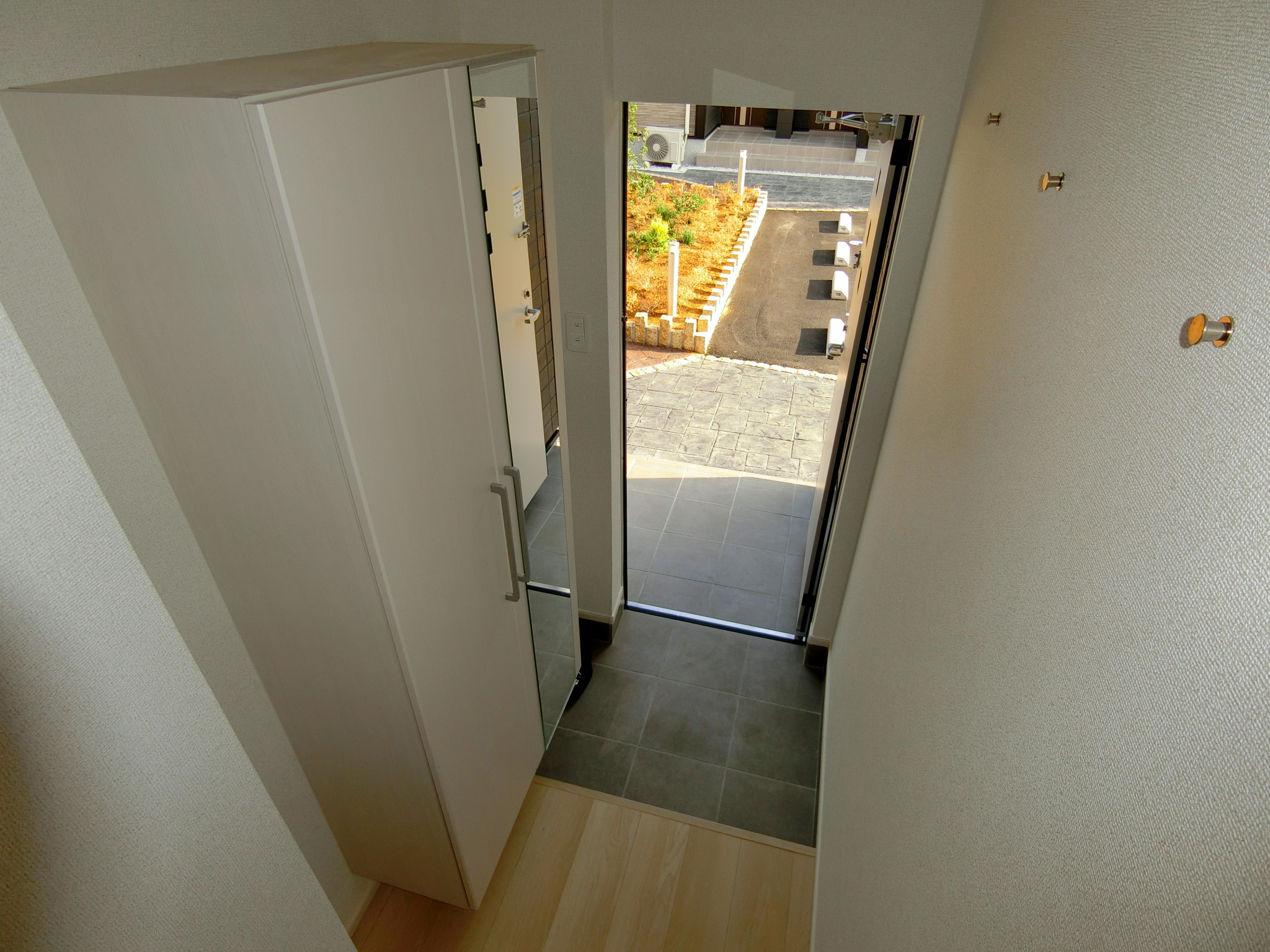 玄関　同タイプの画像です