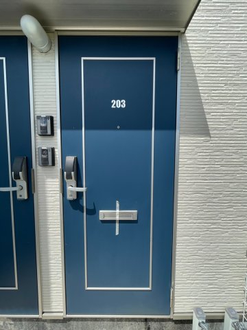 玄関　※写真は他号室です