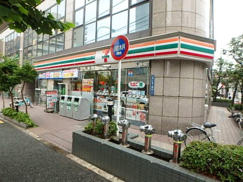 コンビニ　セブンイレブン 荒川５丁目店（コンビニ）まで240m