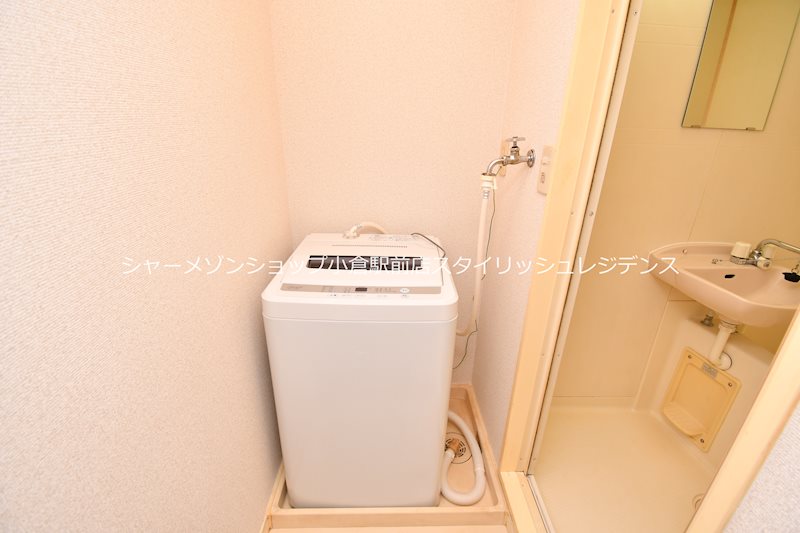 洗面設備　洗濯機付き