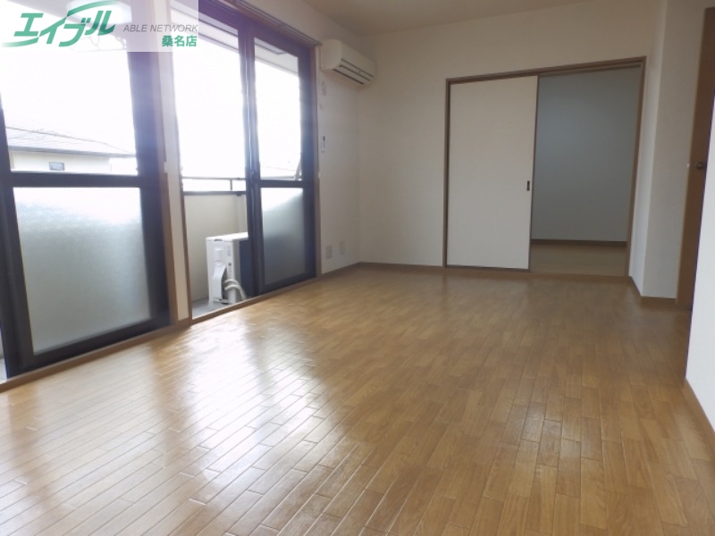 居室・リビング　同物件別部屋タイプ