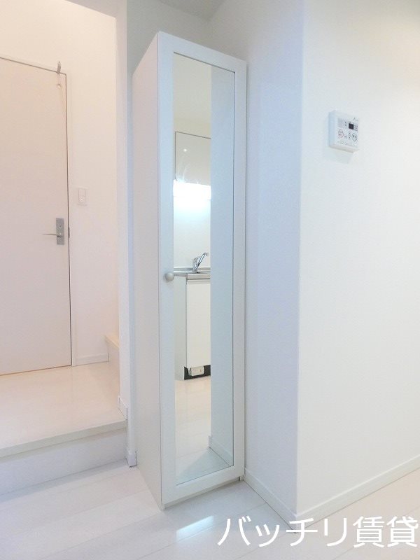 玄関　画像は、同型タイプの為、現状を優先いたします。