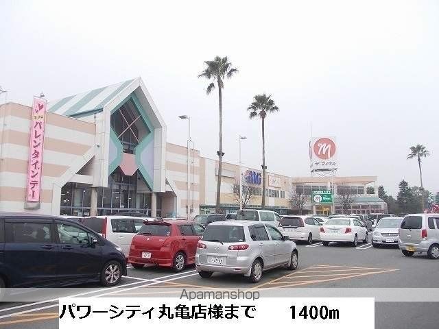 コンビニ　ファミリーマート丸亀港町店（コンビニ）まで700m
