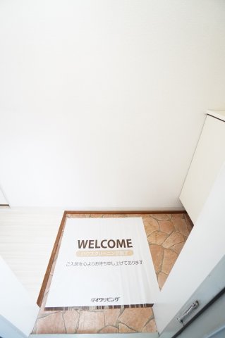 玄関　※同物件・同タイプの写真です。