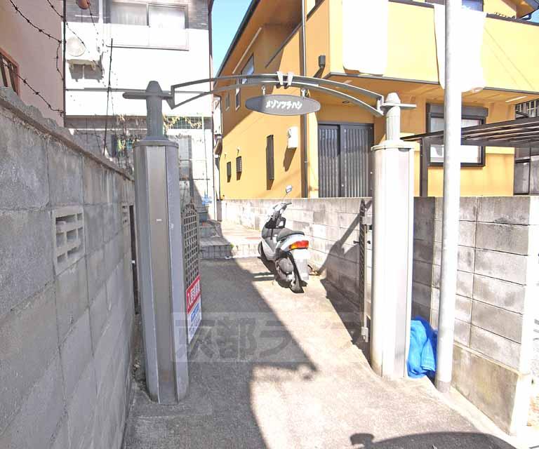 建物外観　建物の入口です。