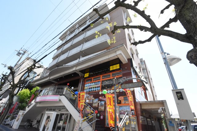 建物外観　エレベータ付きー付きで高層階も楽々♪