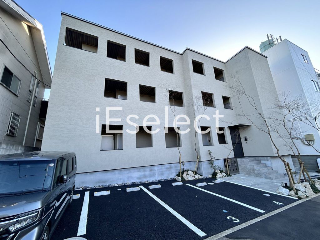 建物外観　お買い物にも出やすい立地♪