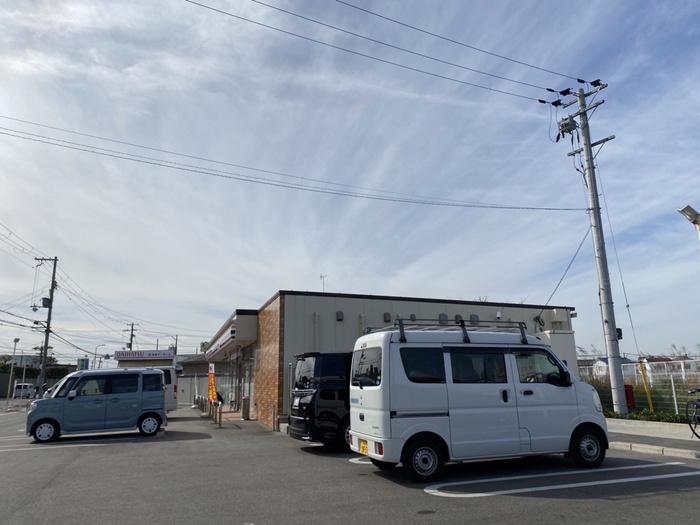 コンビニ　セブンイレブン（コンビニ）まで230m