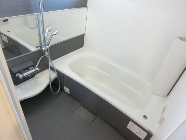 バス・シャワールーム　ゆったり一坪バスです。