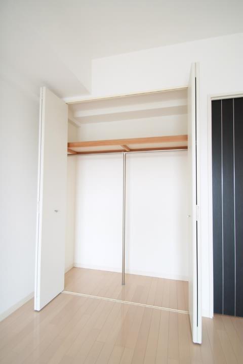 収納　ハンガーパイプ付き!!コートもかけられる!!!