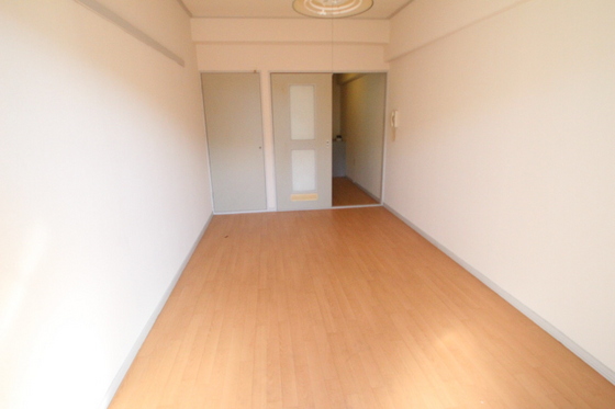 居室・リビング　※別号室の写真です