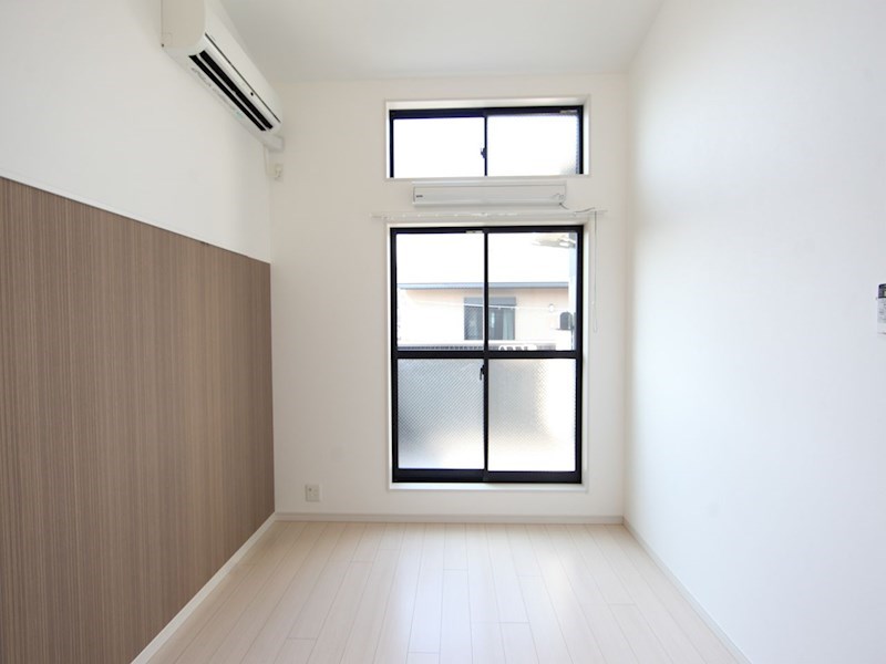 バルコニー　洋室5.7帖　ロフト6.8帖（収納にも寝室にも使えます）