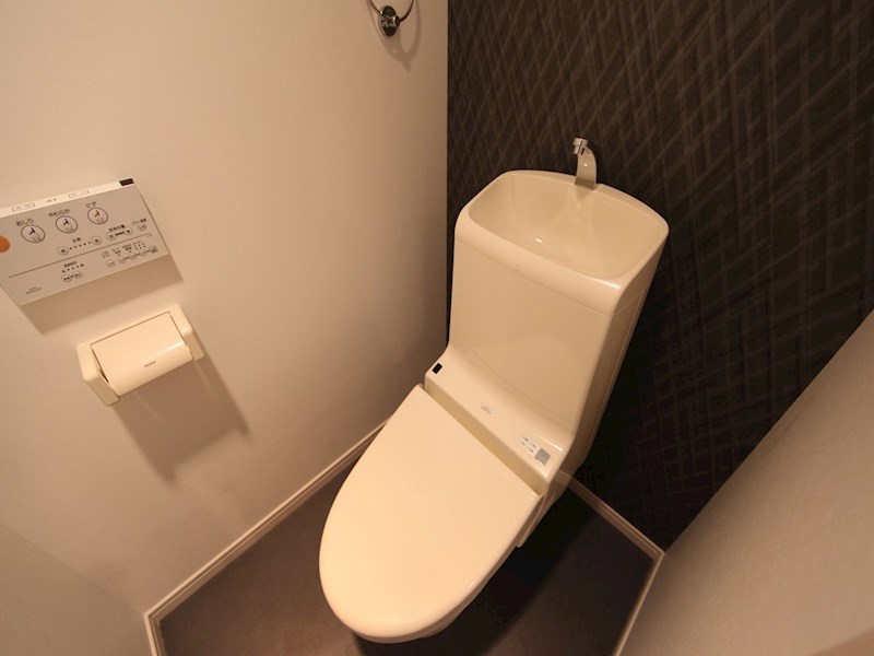 トイレ　温水洗浄暖房便座付トイレ