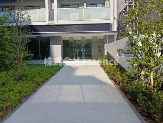 エントランス　弊社ではオンライン対応・現地対応可能です♪