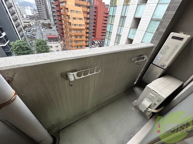 バルコニー　ベランダは洗濯物を干すのに十分な広さがございます。