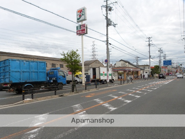 コンビニ　セブンイレブン（コンビニ）まで613m