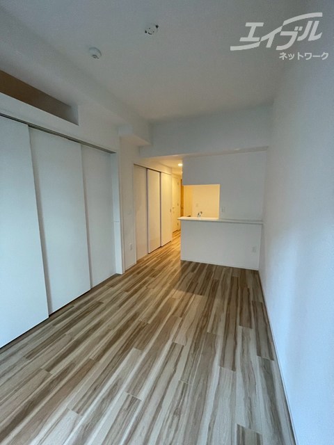 居室・リビング　洋室の扉を閉じた様子です。