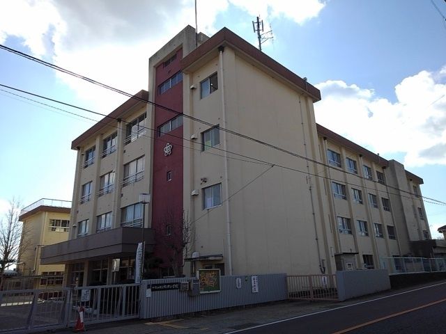小学校　和歌山市立紀伊小学校様（小学校）まで650m