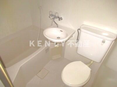 バス・シャワールーム　コンパクトで使いやすいお風呂です