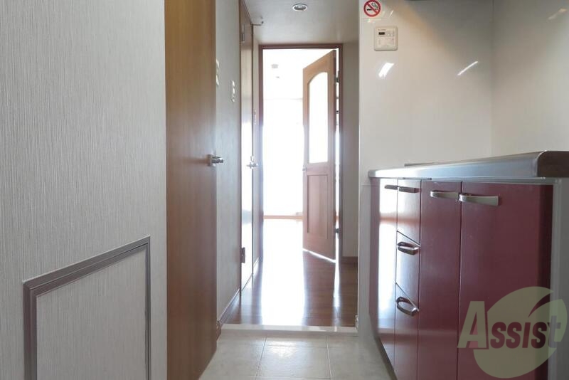 玄関　玄関からの写真になります。奥行きがあり広く見えますね。