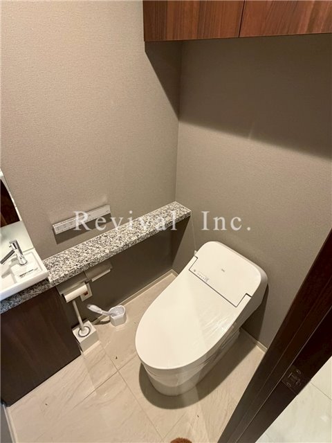 トイレ　タンクストイレ完備