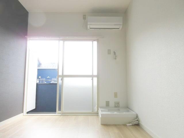 居室・リビング　内装改装済です