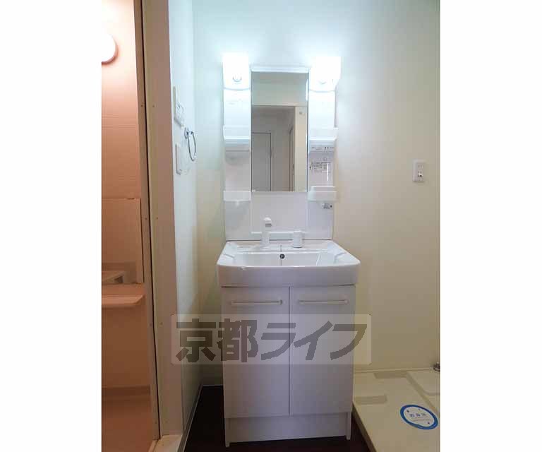 洗面設備　人気の独立洗面台です。