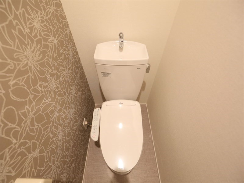 トイレ　温水洗浄暖房便座付トイレ　同仕様写真