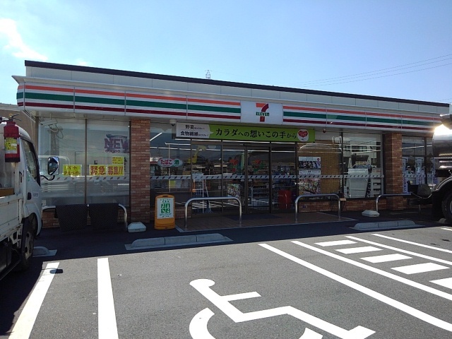 コンビニ　セブンイレブン小古曽東店（コンビニ）まで1000m