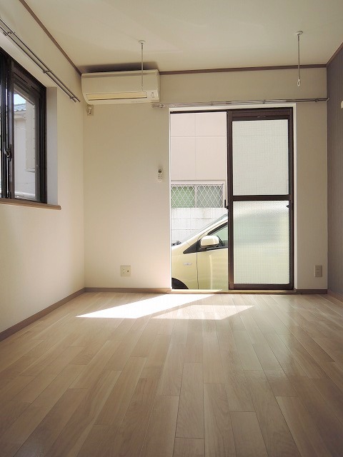 居室・リビング　★角部屋★２面採光★