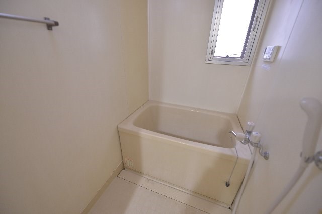 バス・シャワールーム　窓のあるお風呂