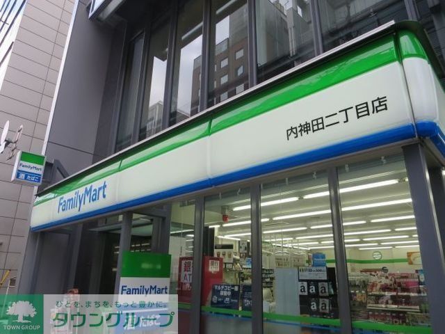 コンビニ　ファミリーマート（コンビニ）まで63m