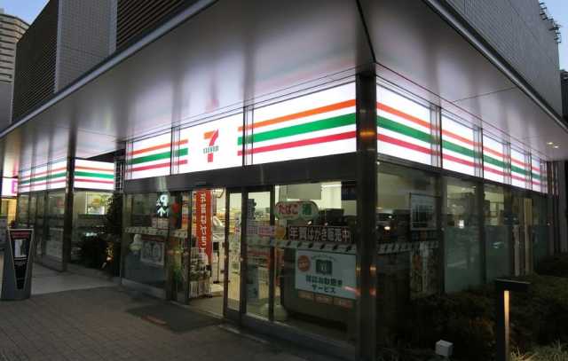 コンビニ　セブンイレブン　新宿富久町店（コンビニ）まで137m