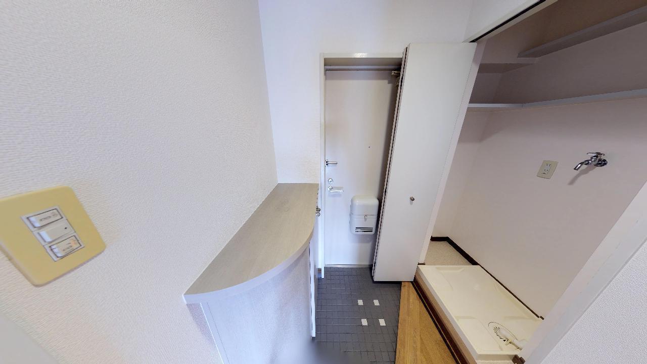 玄関　（反転タイプのお部屋です）