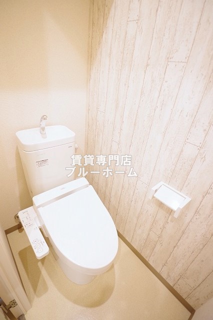 トイレ　温水洗浄便座付きのトイレです！