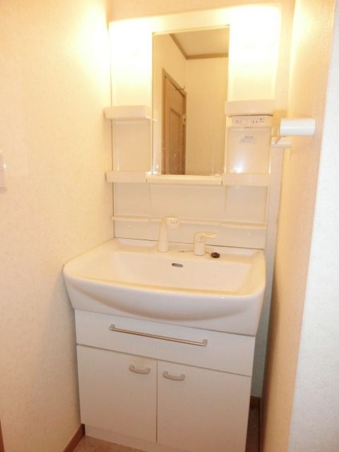 洗面設備　忙しい朝に便利な洗髪洗面化粧台