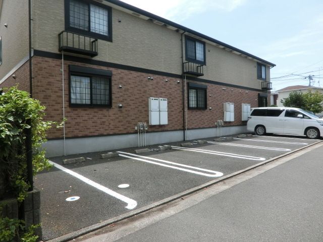駐車場　敷地内に駐車場ございます