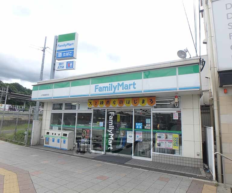 コンビニ　ファミリーマート JR長尾駅前店（コンビニ）まで110m