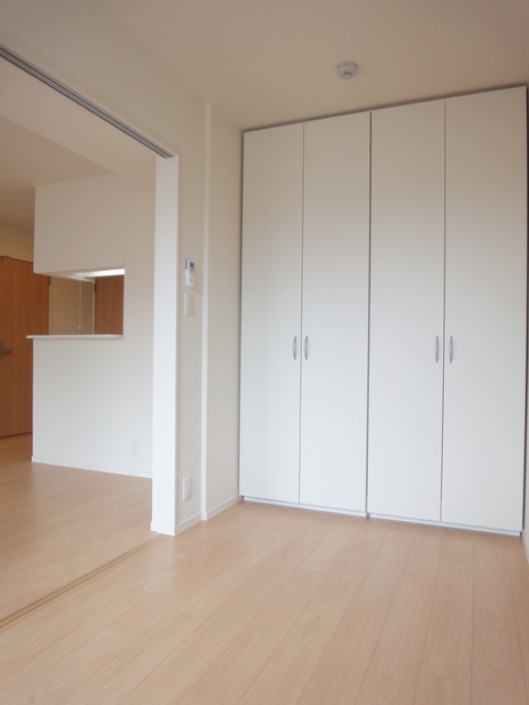 その他　リビング横の洋室