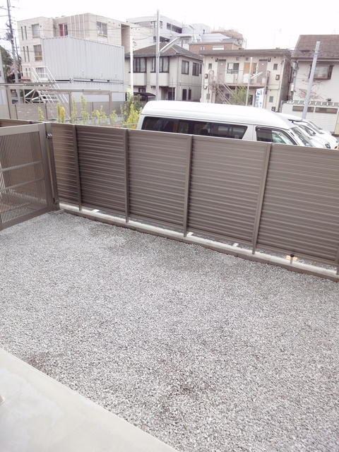 バルコニー　テラス前は表通りに面していません