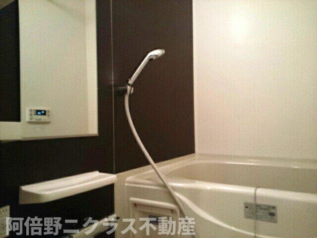 バス・シャワールーム　落ち着いた空間のお風呂です