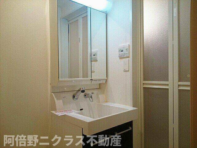 洗面設備　脱衣スペースもあります