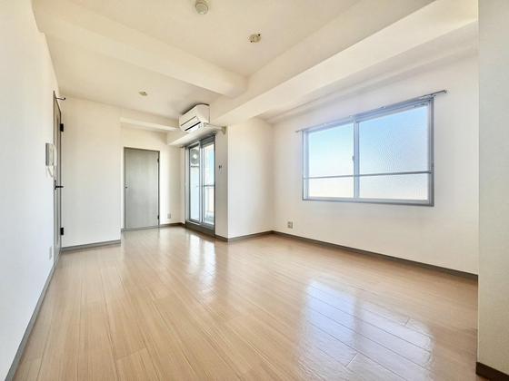 居室・リビング　※他号室の写真です