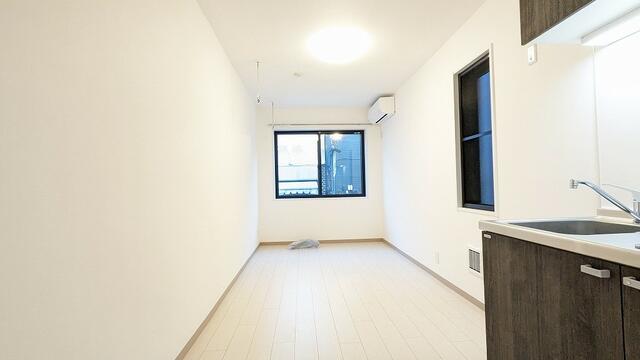 居室・リビング　室内