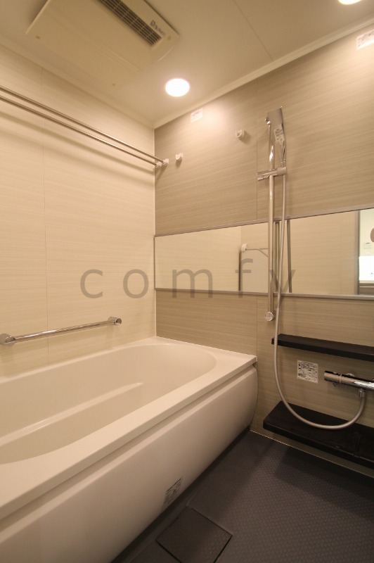 バス・シャワールーム　バスルーム