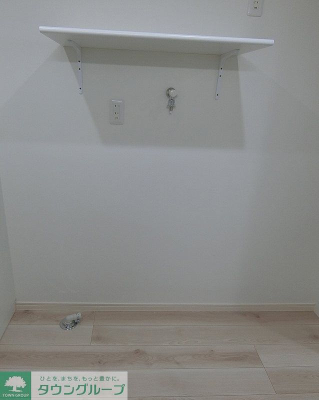 その他設備　室内洗濯機置き場は便利な棚付き！