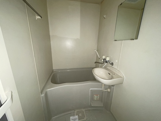 洗面設備　※他の号室の写真です。